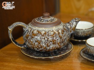 Bộ ấm chén gốm dáng nhật men hỏa biến vân đá kẻ chỉ vàng, 300ml