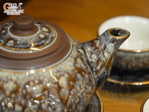 Bộ ấm chén gốm dáng nhật men hỏa biến vân đá kẻ chỉ vàng, 300ml