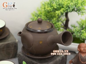 Bộ ấm chén dáng quai ngang, gốm hồng sa khắc sao vàng, 300ml