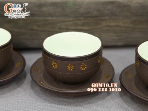 Bộ ấm chén dáng quai ngang, gốm hồng sa khắc sao vàng, 300ml