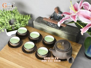 Bộ ấm chén dáng cao quai ngang gốm hồng sa, khắc trăng vàng, 350ml