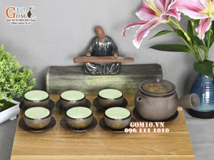 Bộ ấm chén dáng cao quai ngang gốm hồng sa, khắc trăng vàng, 350ml