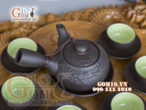 Bộ ấm chén gốm dáng quai ngang đắp Đào, 300ml