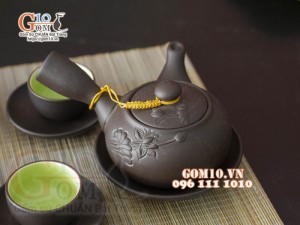 Bộ ấm chén gốm dáng quai ngang đắp Sen, 300ml