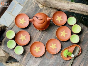 Bộ ấm chén gốm dáng tròn, in Sao vàng