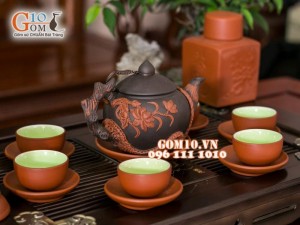 Bộ ấm chén gốm đắp nổi hoa sen đỏ đen, 380ml