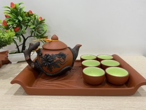 Bộ ấm chén gốm đắp nổi phù dung đen đỏ khay chữ nhật, 380ml