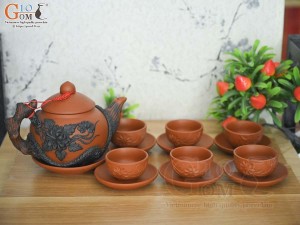 Bộ ấm chén gốm đắp nổi phù dung đen đỏ chén mộc, 380ml