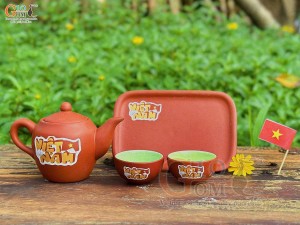 Bộ ấm chén gốm đỏ in Tôi Yêu Việt Nam, 110ml