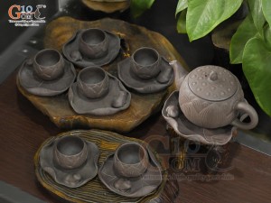 Bộ ấm chén dáng búp Sen gốm hồng sa khắc nổi, 300ml