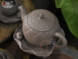 Bộ ấm chén dáng búp Sen gốm hồng sa khắc nổi, 300ml
