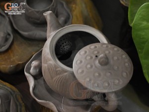 Bộ ấm chén dáng búp Sen gốm hồng sa khắc nổi, 300ml