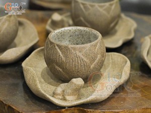 Bộ ấm chén dáng đài Sen gốm hồng sa khắc nổi, 350ml