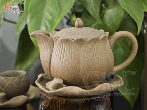 Bộ ấm chén dáng đài Sen gốm hồng sa khắc nổi, 350ml