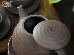 Bộ ấm chén dáng quai tròn gốm hồng sa vân sóng, 280ml