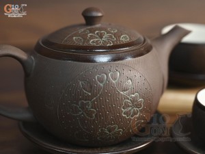 Bộ ấm chén gốm hồng sa khắc hoa xanh, dung tích 280ml