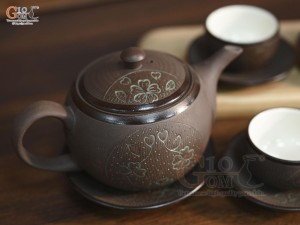 Bộ ấm chén gốm hồng sa khắc hoa xanh, dung tích 280ml