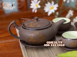 Bộ ấm chén dáng dẹt gốm hồng sa, khắc trăng vàng, 300ml