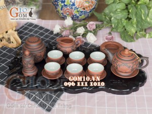 Bộ ấm chén gốm khắc sen đỏ đen, đầy đủ phụ kiện