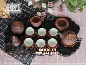 Bộ ấm chén gốm khắc sen đỏ đen, đầy đủ phụ kiện