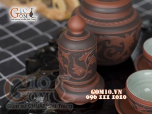 Bộ ấm chén gốm khắc sen đỏ đen, đầy đủ phụ kiện