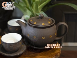 Bộ ấm chén nâu ganh dáng cao gốm hồng sa, khắc sao vàng, 350ml