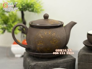 Bộ ấm chén nâu ganh dáng cao gốm hồng sa, khắc trăng vàng 350ml