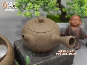 Bộ ấm chén dáng tròn quai ngang, gốm hồng sa, khay tròn 150ml