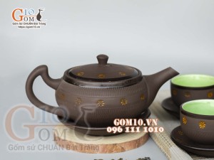 Bộ ấm chén dáng dẹt gốm hồng sa, khắc sao vàng, 300ml