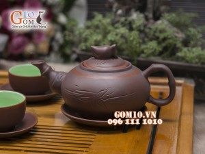 Bộ ấm chén gốm Trúc đào nâu, chén lòng xanh, đẩy đủ phụ kiện