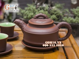 Bộ ấm chén gốm Trúc vuông nâu, chén lòng xanh