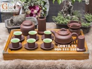 Bộ ấm chén gốm Trúc vuông nâu, chén lòng xanh, đầy đủ phụ kiện