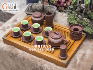 Bộ ấm chén gốm Trúc vuông nâu, chén lòng xanh, đầy đủ phụ kiện
