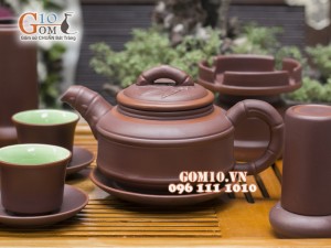 Bộ ấm chén gốm Trúc vuông nâu, chén lòng xanh, đầy đủ phụ kiện