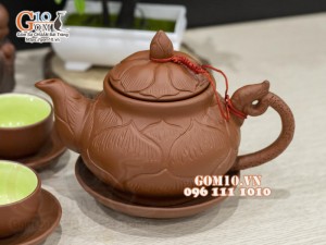 Bộ ấm chén gốm tử sa đỏ khắc Cánh sen 380ml