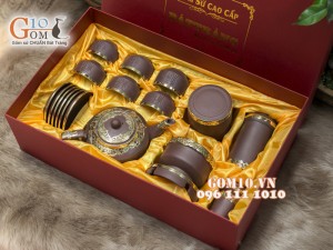 Bộ Ấm Chén Gốm Vai vuông Phúc - Lộc - Thọ, Bọc Đồng, Đầy Đủ Phụ Kiện và hộp