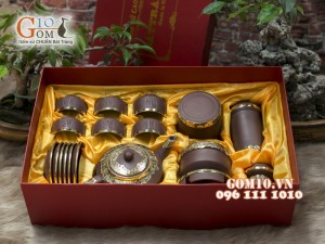 Bộ Ấm Chén Gốm Vai vuông Phúc - Lộc - Thọ, Bọc Đồng, Đầy Đủ Phụ Kiện và hộp