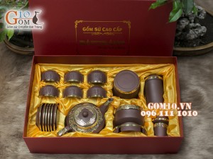 Bộ Ấm Chén Gốm Vai vuông Phúc - Lộc - Thọ, Bọc Đồng, Đầy Đủ Phụ Kiện và hộp