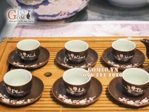 Bộ ấm chén hoa đào trắng men nâu chỉ đỏ Phúc Lộc Thọ 
