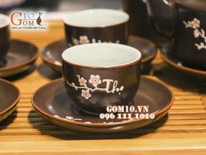 Bộ ấm chén hoa đào trắng men nâu chỉ đỏ Phúc Lộc Thọ 