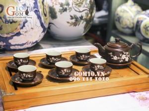 Bộ ấm chén hoa đào trắng men nâu chỉ đỏ Phúc Lộc Thọ 