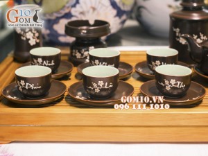 Bộ ấm chén hoa đào trắng men nâu chỉ đỏ Phúc Lộc Thọ, đầy đủ phụ kiện