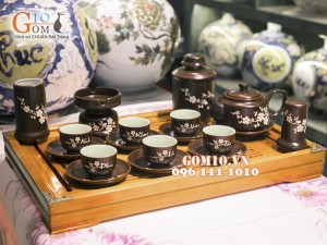 Bộ ấm chén hoa đào trắng men nâu chỉ đỏ Phúc Lộc Thọ, đầy đủ phụ kiện