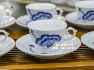 Bộ ấm chén hoàng cung men trắng sen xanh