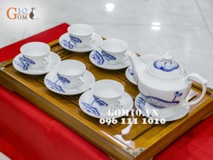 Bộ ấm chén hoàng cung men trắng sen xanh