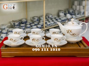 Bộ ấm chén hoàng cung vẽ sen vàng kim, 600ml