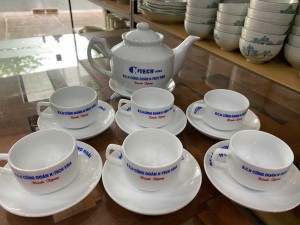 Bộ ấm chén Hong Kong men trắng 400ml, in logo hàng dư