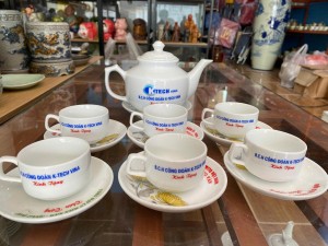 Bộ ấm chén Hong Kong men trắng 400ml, in logo hàng dư