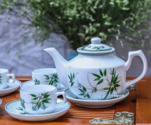 Bộ ấm chén Hồng kong men trắng vẽ tre