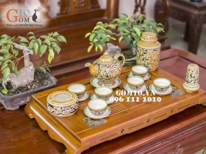 Bộ ấm chén khắc nổi hoa phù dung chân cao, đầy đủ phụ kiện